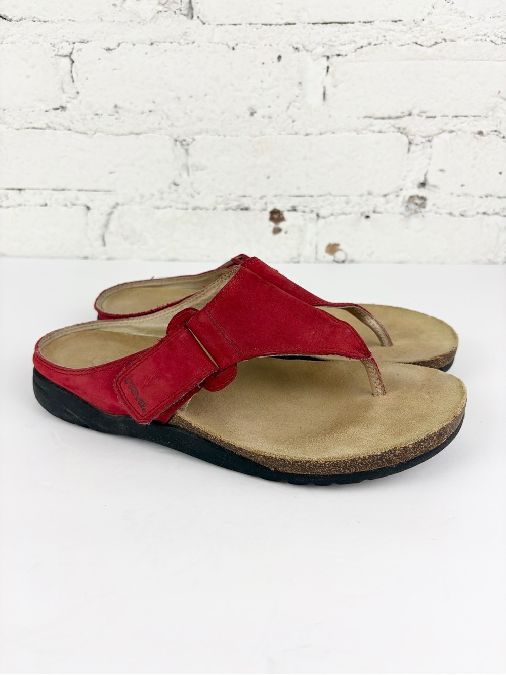 Teva Cork Thong Red Leather Slip On Sandals 7